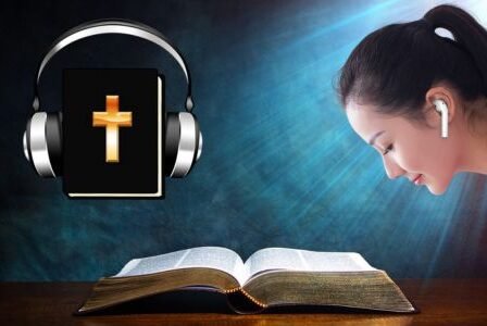 Aplicativo para escutar a Bíblia no Celular